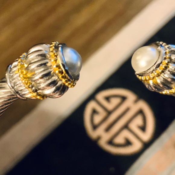 DESIGNER INSPIRED CABLE BRACELET ⭐️2-Tone Faux PEARL TWISTED CUFF NEW CONDITION - Picture 6 of 16